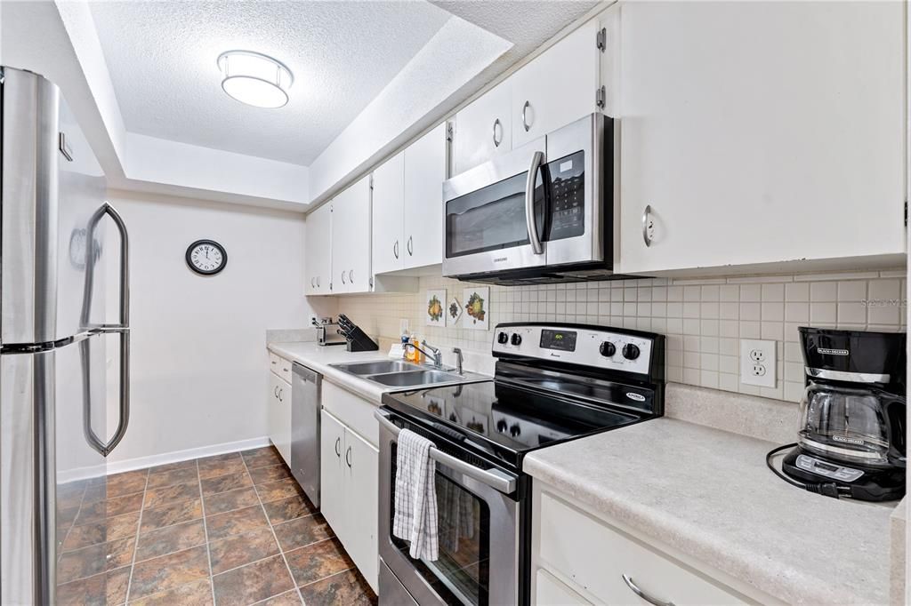 En Venta: $549,900 (3 camas, 2 baños, 2350 Pies cuadrados)