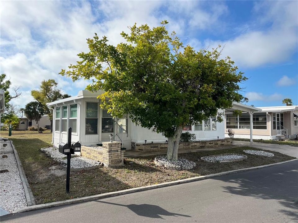 For Sale: $89,900 (2 beds, 2 baths, 1032 Square Feet)