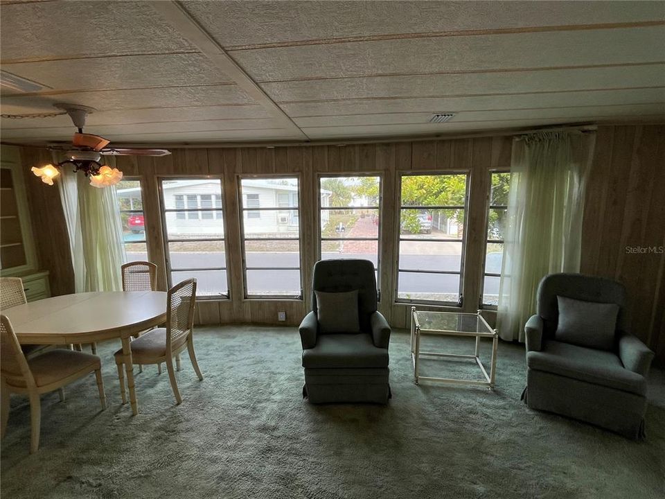 For Sale: $89,900 (2 beds, 2 baths, 1032 Square Feet)