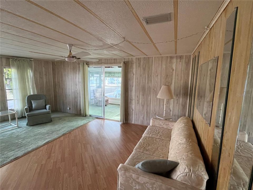 For Sale: $89,900 (2 beds, 2 baths, 1032 Square Feet)