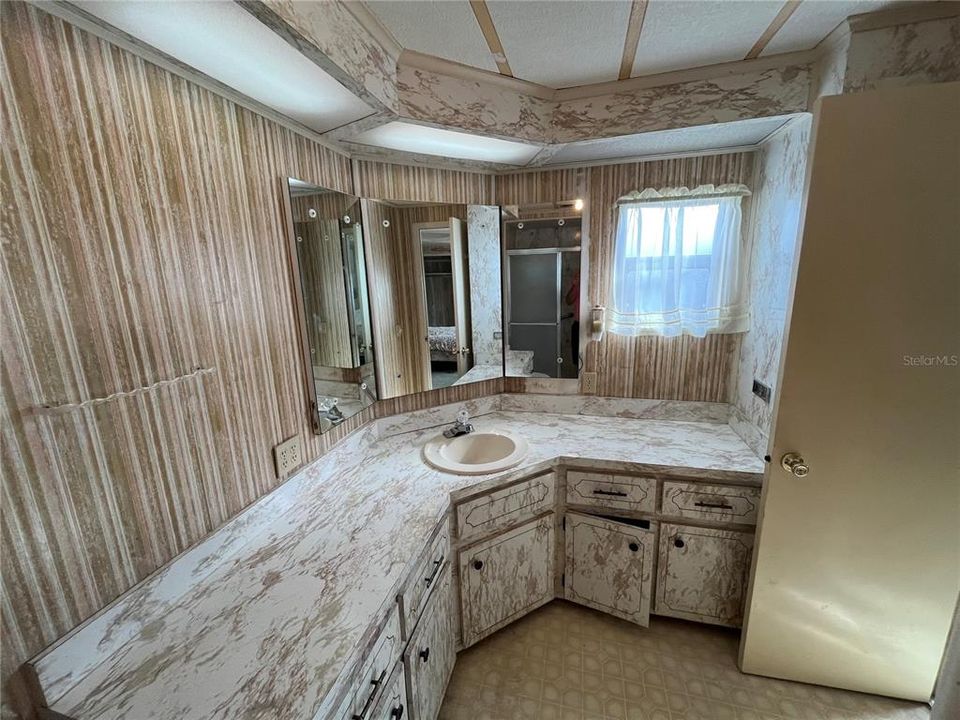 For Sale: $89,900 (2 beds, 2 baths, 1032 Square Feet)