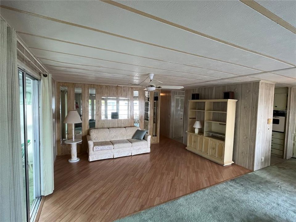 For Sale: $89,900 (2 beds, 2 baths, 1032 Square Feet)