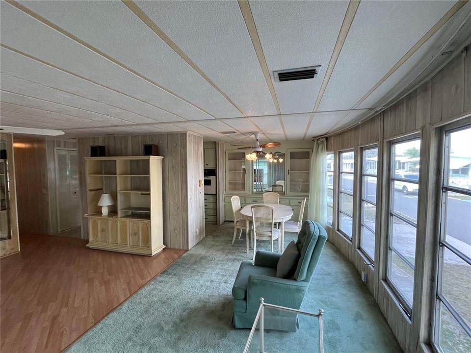 For Sale: $89,900 (2 beds, 2 baths, 1032 Square Feet)