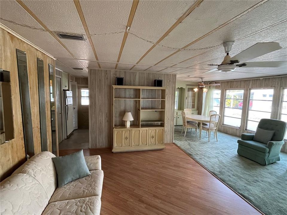 For Sale: $89,900 (2 beds, 2 baths, 1032 Square Feet)