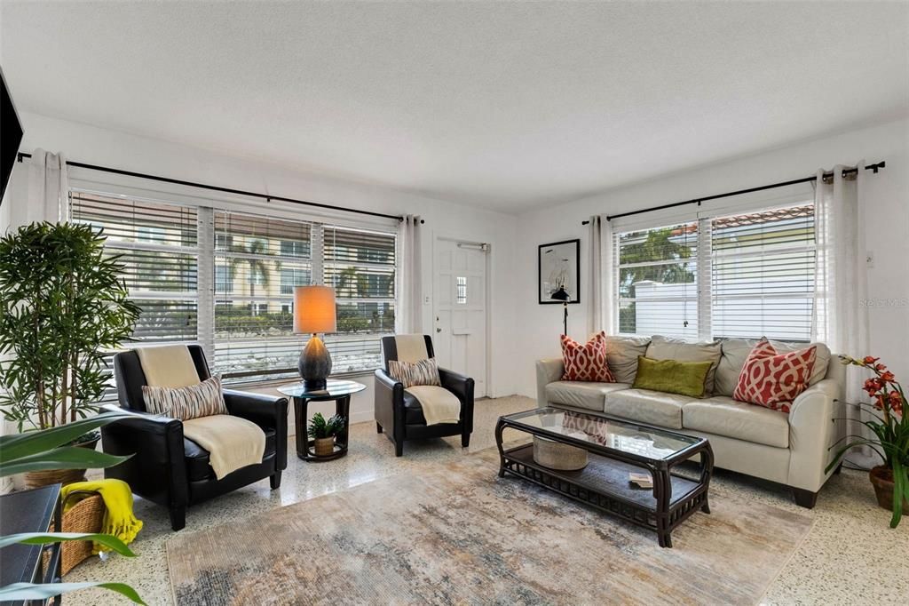 En Venta: $825,000 (2 camas, 0 baños, 2095 Pies cuadrados)