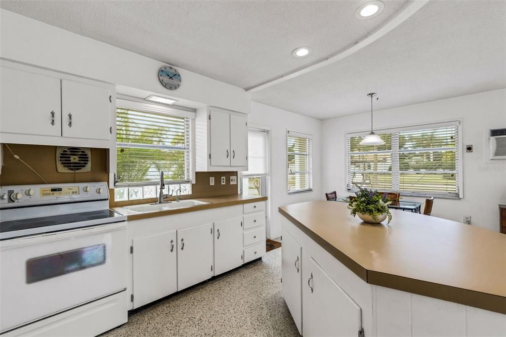 En Venta: $825,000 (2 camas, 0 baños, 2095 Pies cuadrados)