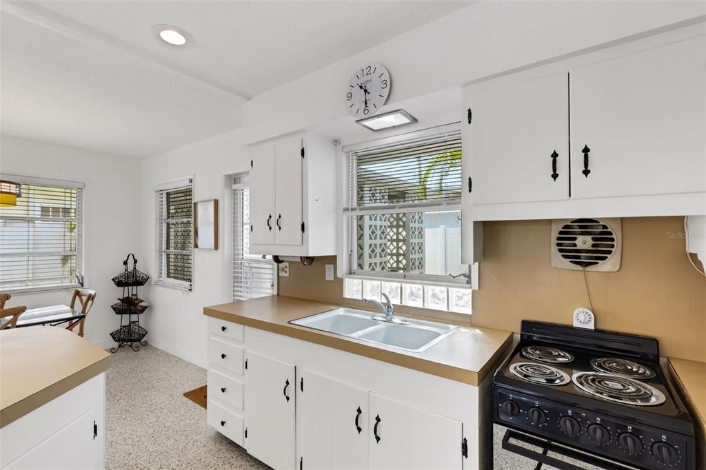 En Venta: $825,000 (2 camas, 0 baños, 2095 Pies cuadrados)