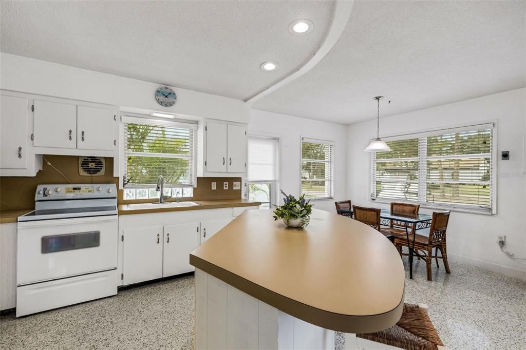 En Venta: $825,000 (2 camas, 0 baños, 2095 Pies cuadrados)