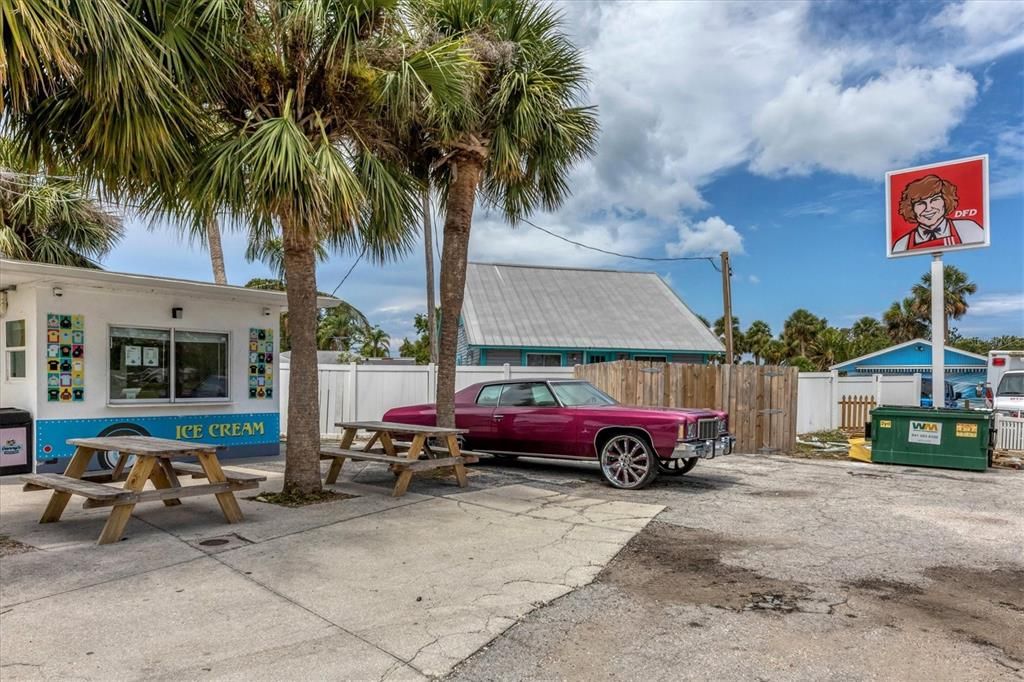 На продажу: $167,500 (0.21 acres)