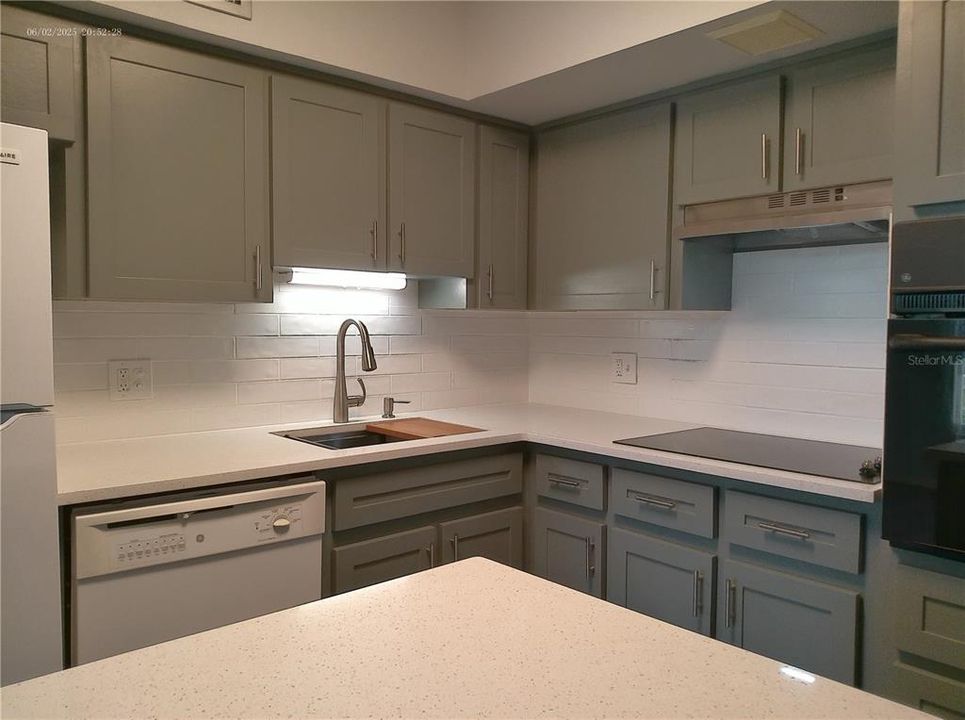 Active With Contract: $1,500 (2 beds, 1 baths, 1100 Square Feet)