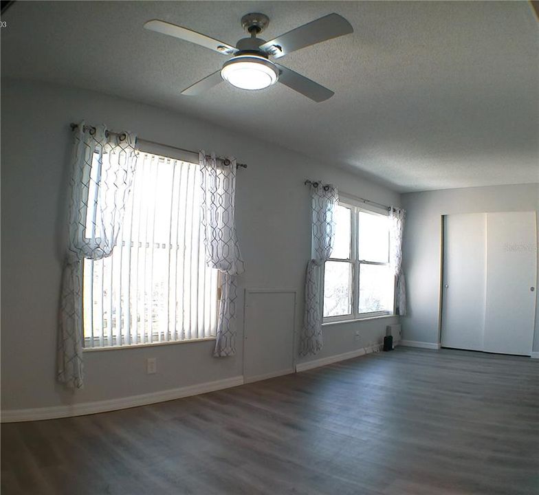 Active With Contract: $1,500 (2 beds, 1 baths, 1100 Square Feet)