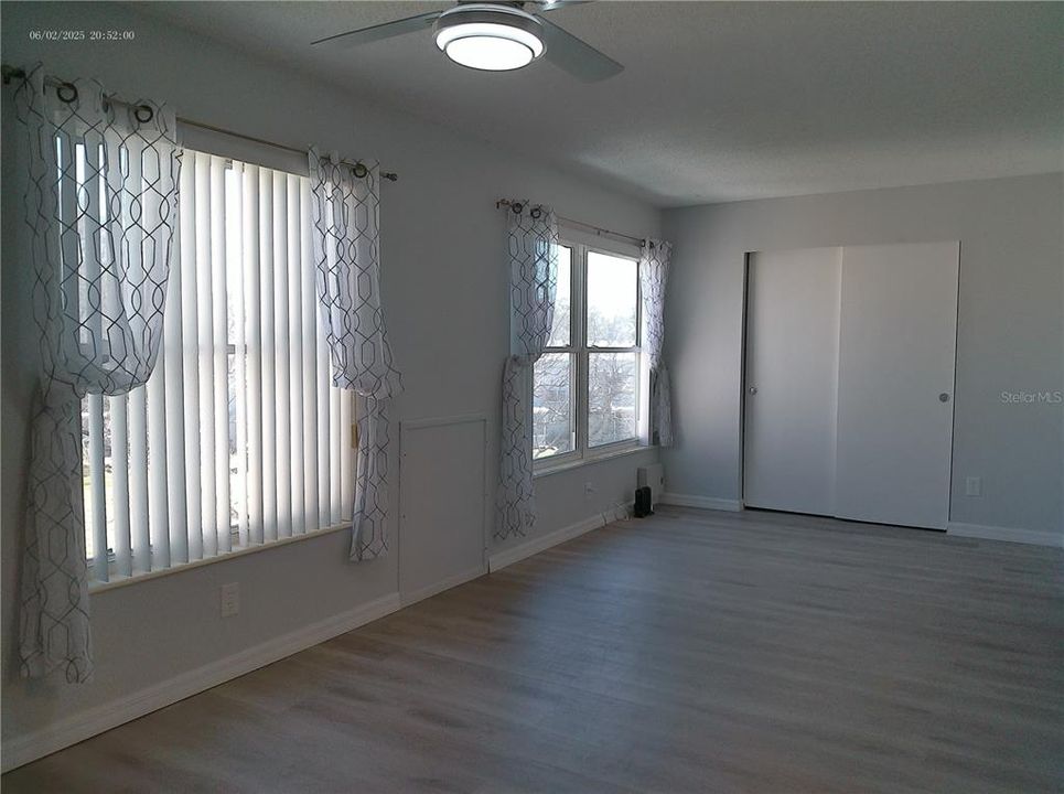 Active With Contract: $1,500 (2 beds, 1 baths, 1100 Square Feet)