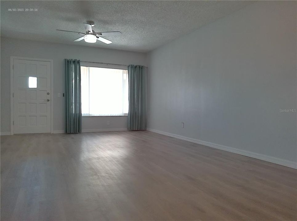 Active With Contract: $1,500 (2 beds, 1 baths, 1100 Square Feet)