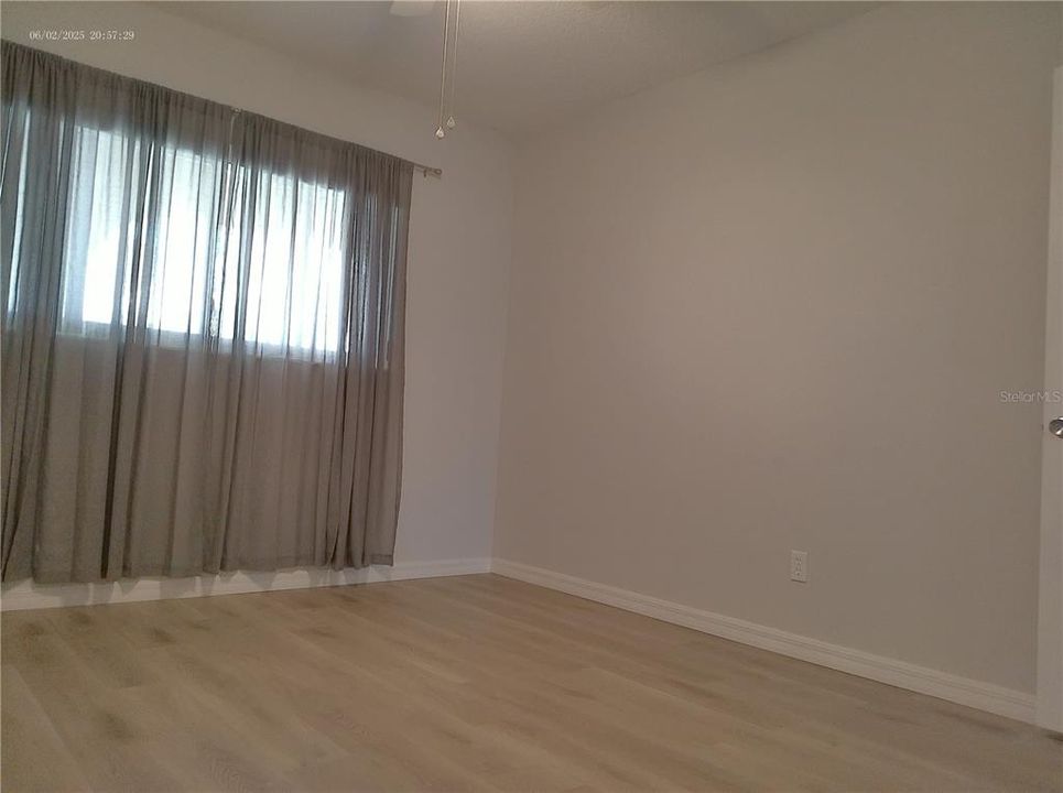 Active With Contract: $1,500 (2 beds, 1 baths, 1100 Square Feet)