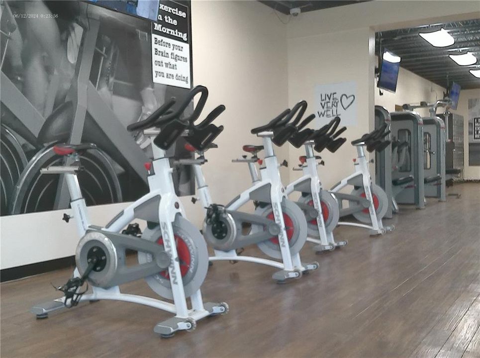 Active With Contract: $1,500 (2 beds, 1 baths, 1100 Square Feet)