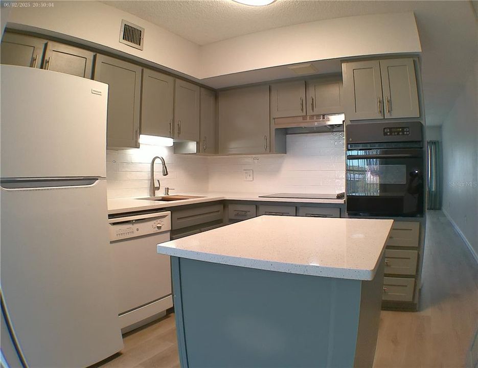 Active With Contract: $1,500 (2 beds, 1 baths, 1100 Square Feet)