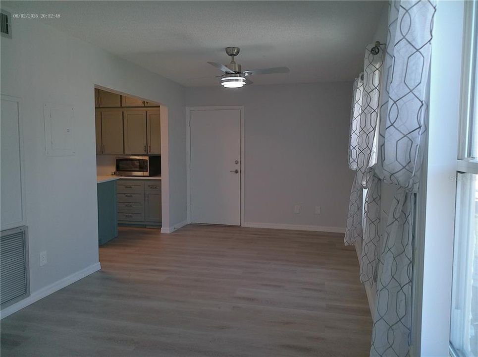 Active With Contract: $1,500 (2 beds, 1 baths, 1100 Square Feet)
