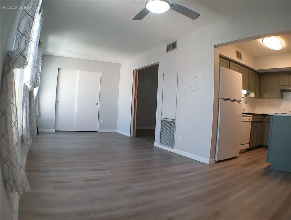 Active With Contract: $1,500 (2 beds, 1 baths, 1100 Square Feet)
