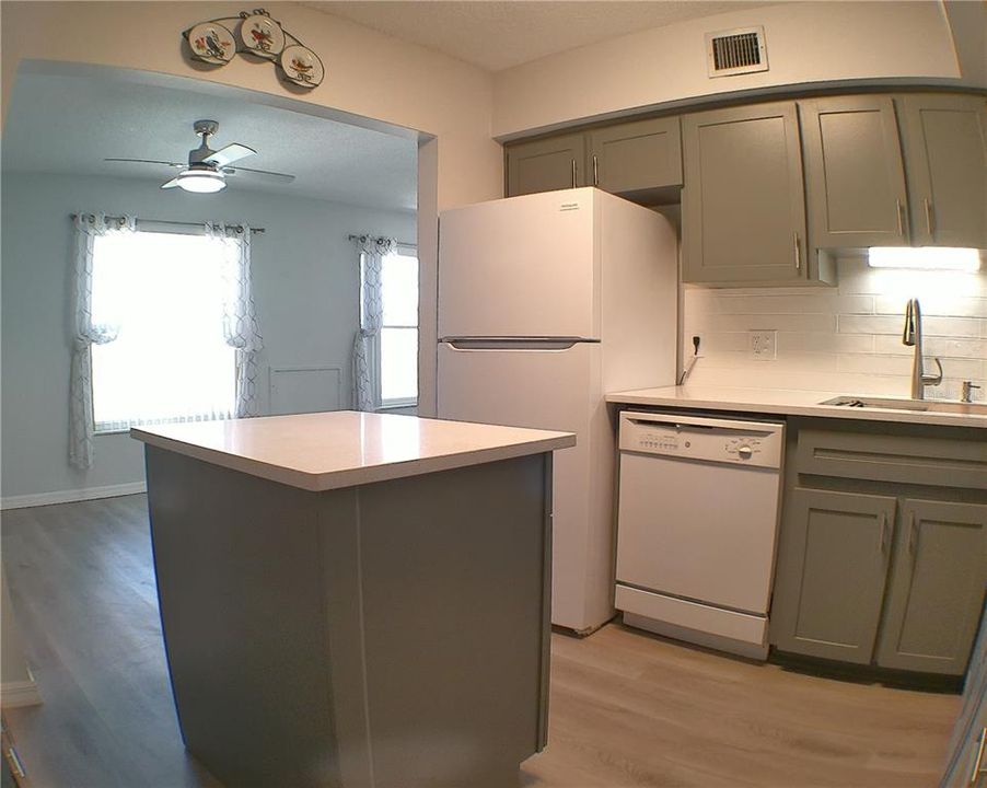 Active With Contract: $1,500 (2 beds, 1 baths, 1100 Square Feet)