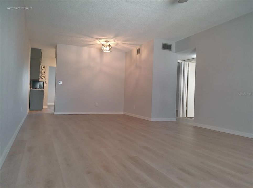 Active With Contract: $1,500 (2 beds, 1 baths, 1100 Square Feet)