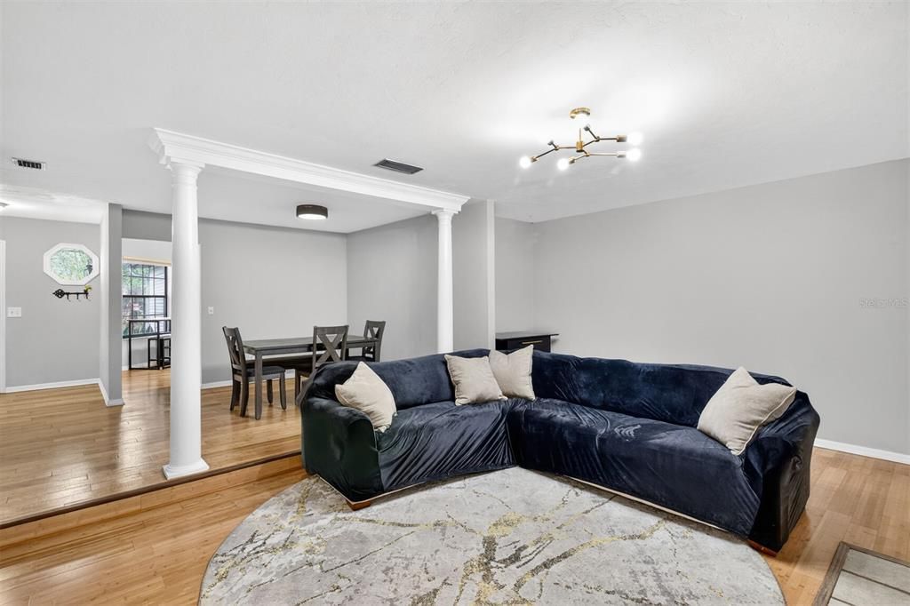 Active With Contract: $232,000 (3 beds, 2 baths, 1636 Square Feet)