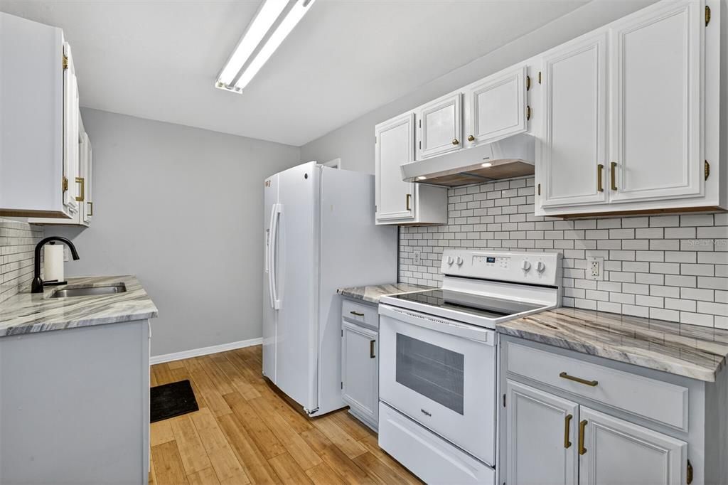 Active With Contract: $232,000 (3 beds, 2 baths, 1636 Square Feet)