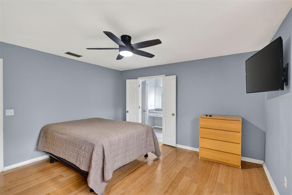Active With Contract: $232,000 (3 beds, 2 baths, 1636 Square Feet)
