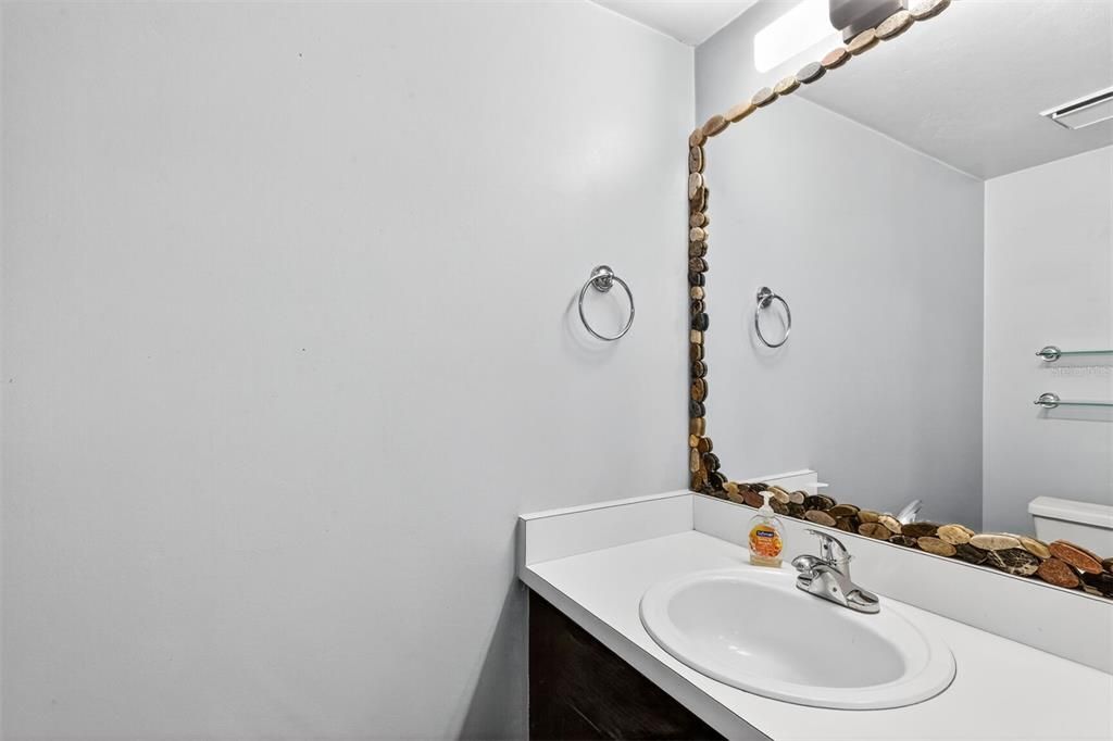 Active With Contract: $232,000 (3 beds, 2 baths, 1636 Square Feet)