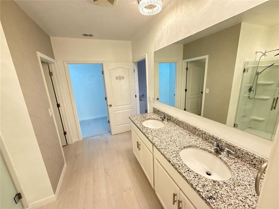 Activo con contrato: $2,900 (5 camas, 3 baños, 2674 Pies cuadrados)