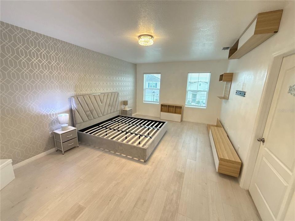 Activo con contrato: $2,900 (5 camas, 3 baños, 2674 Pies cuadrados)