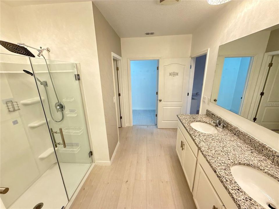 Activo con contrato: $2,900 (5 camas, 3 baños, 2674 Pies cuadrados)