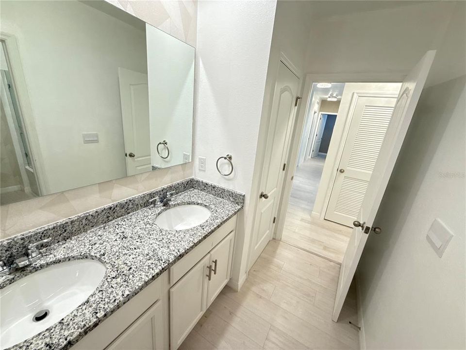 Activo con contrato: $2,900 (5 camas, 3 baños, 2674 Pies cuadrados)