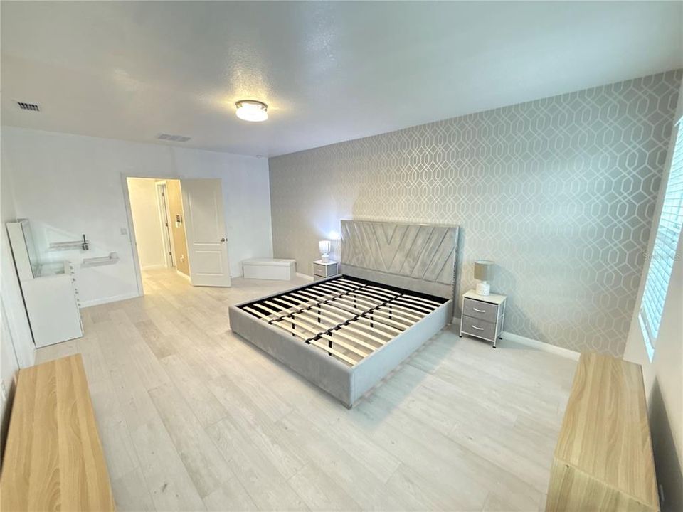 Activo con contrato: $2,900 (5 camas, 3 baños, 2674 Pies cuadrados)