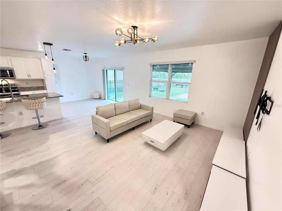 Activo con contrato: $2,900 (5 camas, 3 baños, 2674 Pies cuadrados)