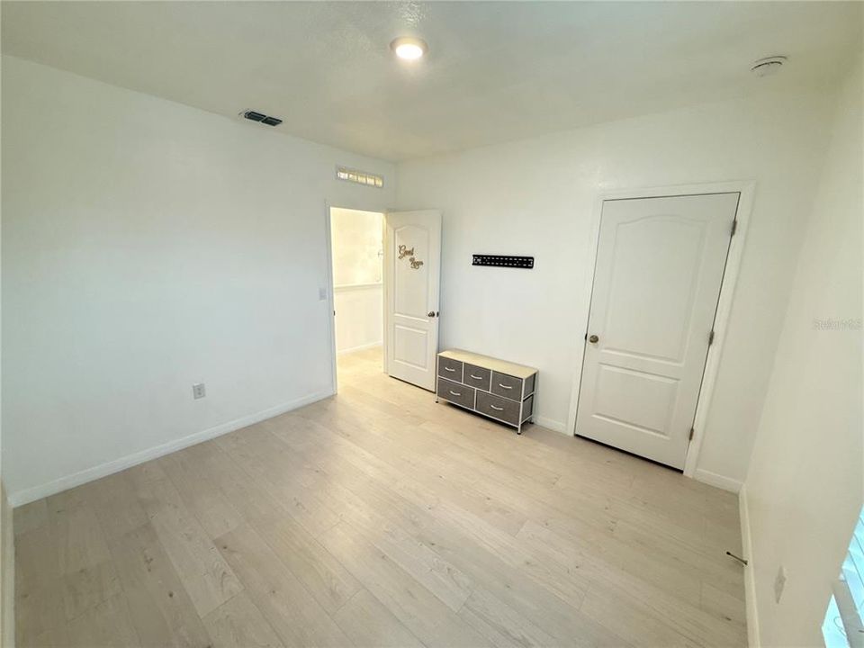 Activo con contrato: $2,900 (5 camas, 3 baños, 2674 Pies cuadrados)