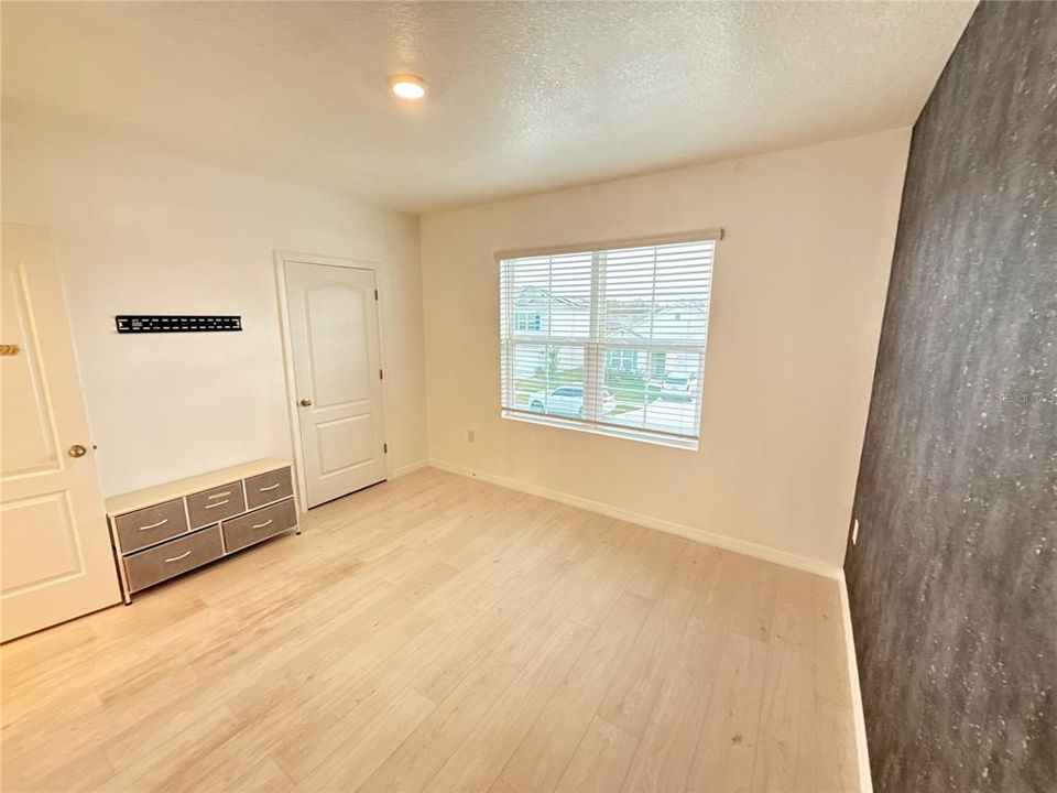 Activo con contrato: $2,900 (5 camas, 3 baños, 2674 Pies cuadrados)