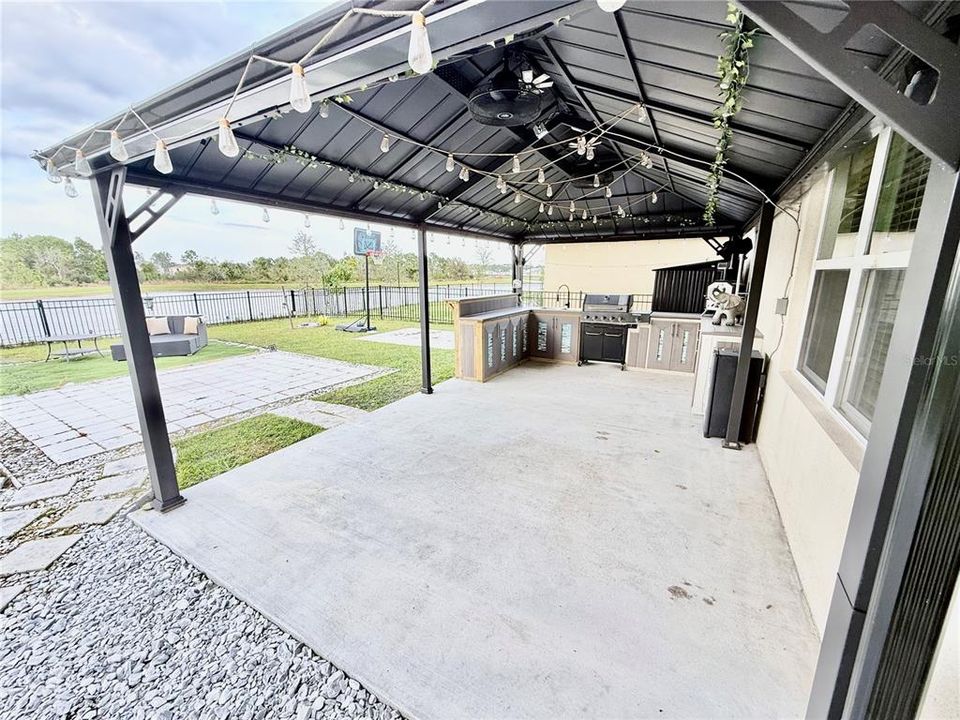 Activo con contrato: $2,900 (5 camas, 3 baños, 2674 Pies cuadrados)
