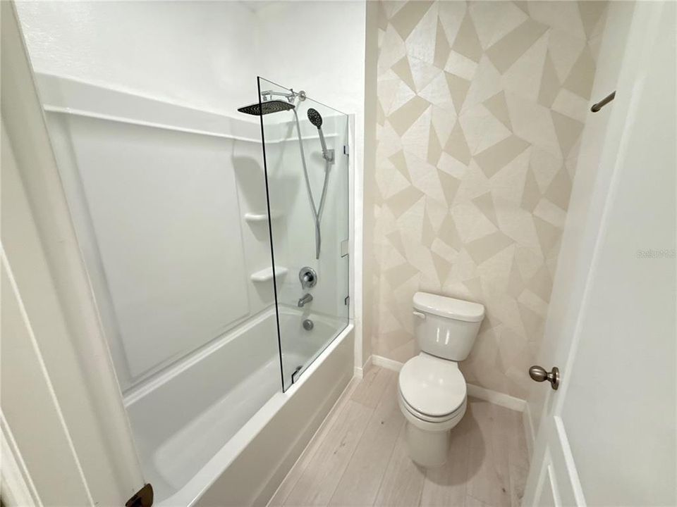Activo con contrato: $2,900 (5 camas, 3 baños, 2674 Pies cuadrados)