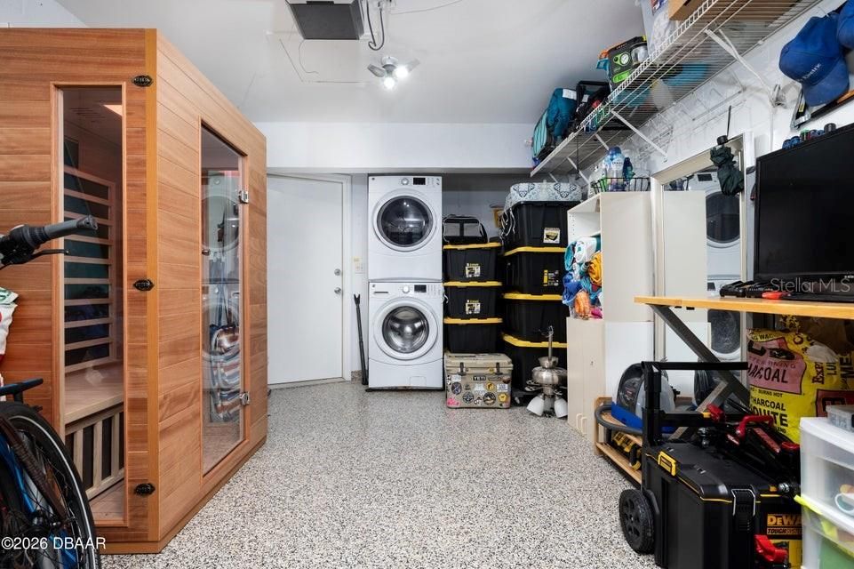 На продажу: $279,000 (2 спален, 1 ванн, 980 Квадратных фут)