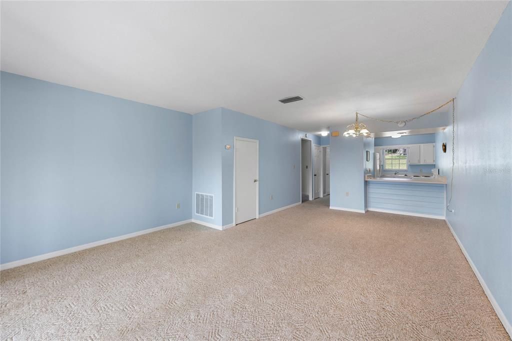 For Sale: $165,000 (2 beds, 2 baths, 1096 Square Feet)