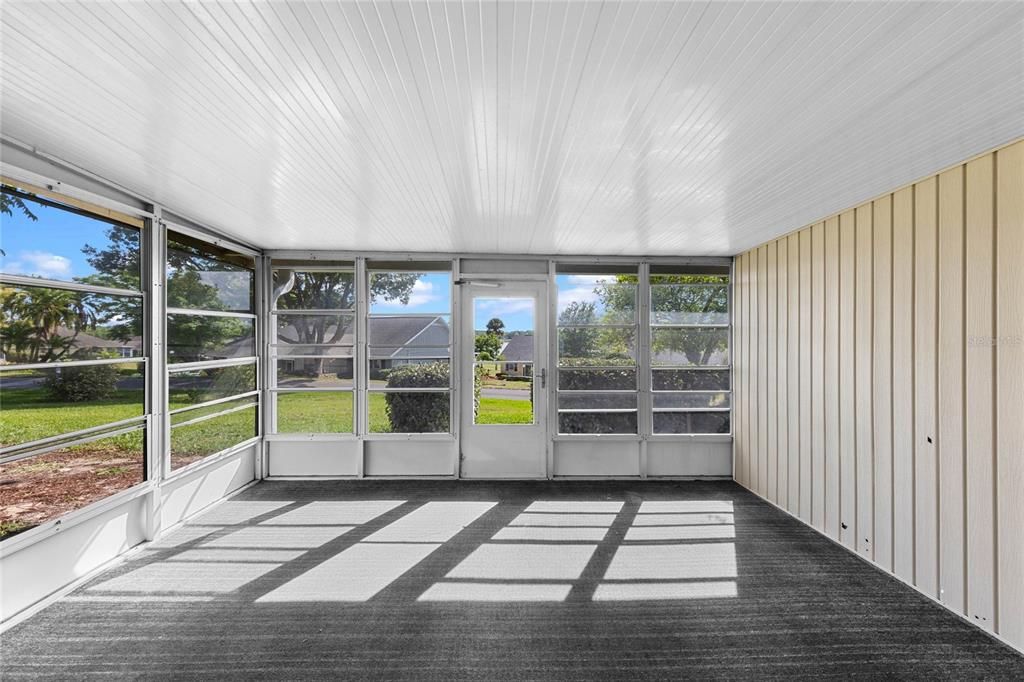 For Sale: $165,000 (2 beds, 2 baths, 1096 Square Feet)