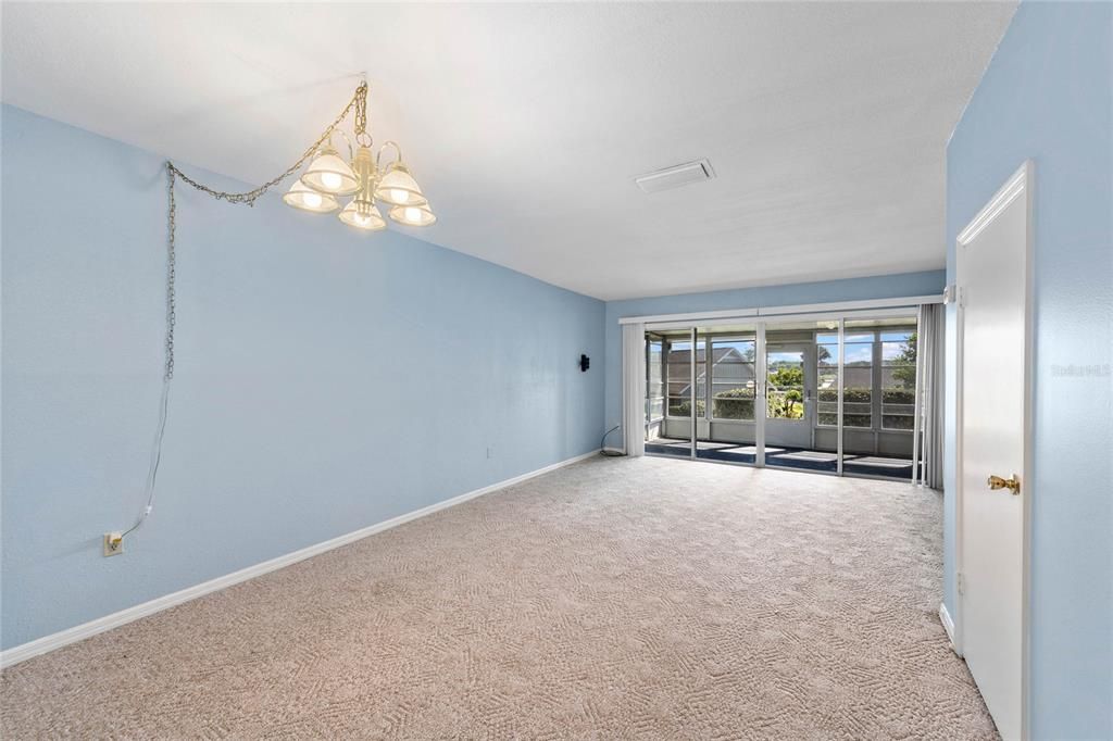 For Sale: $165,000 (2 beds, 2 baths, 1096 Square Feet)
