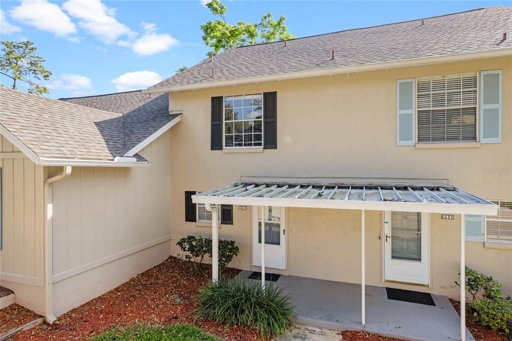 For Sale: $165,000 (2 beds, 2 baths, 1096 Square Feet)