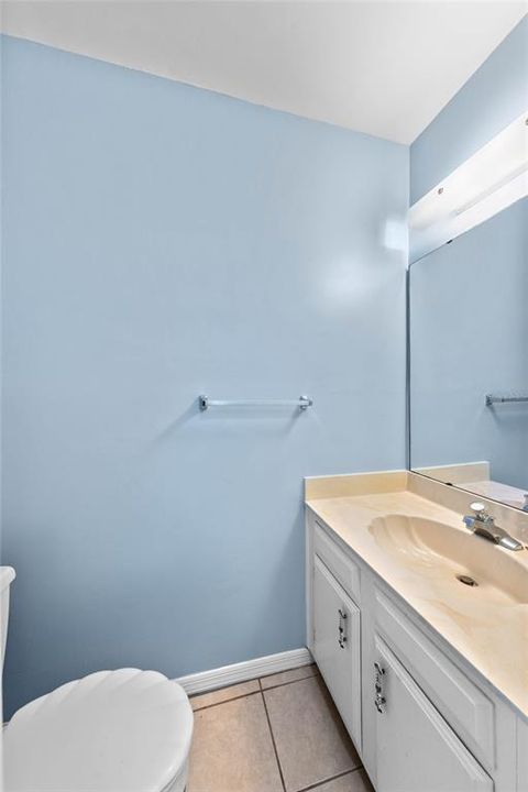 For Sale: $165,000 (2 beds, 2 baths, 1096 Square Feet)