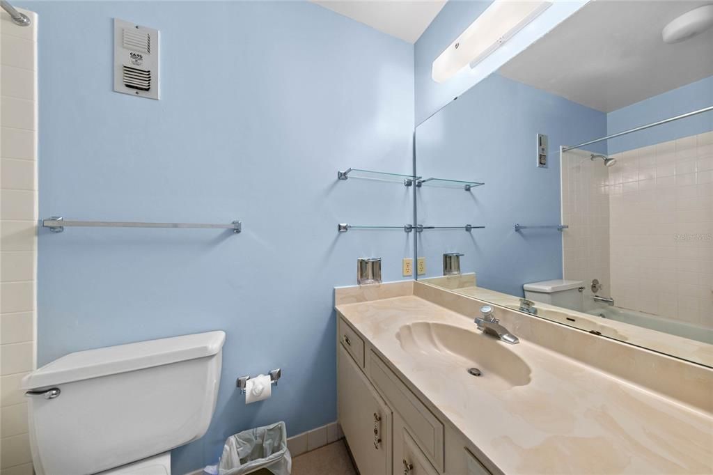 For Sale: $165,000 (2 beds, 2 baths, 1096 Square Feet)
