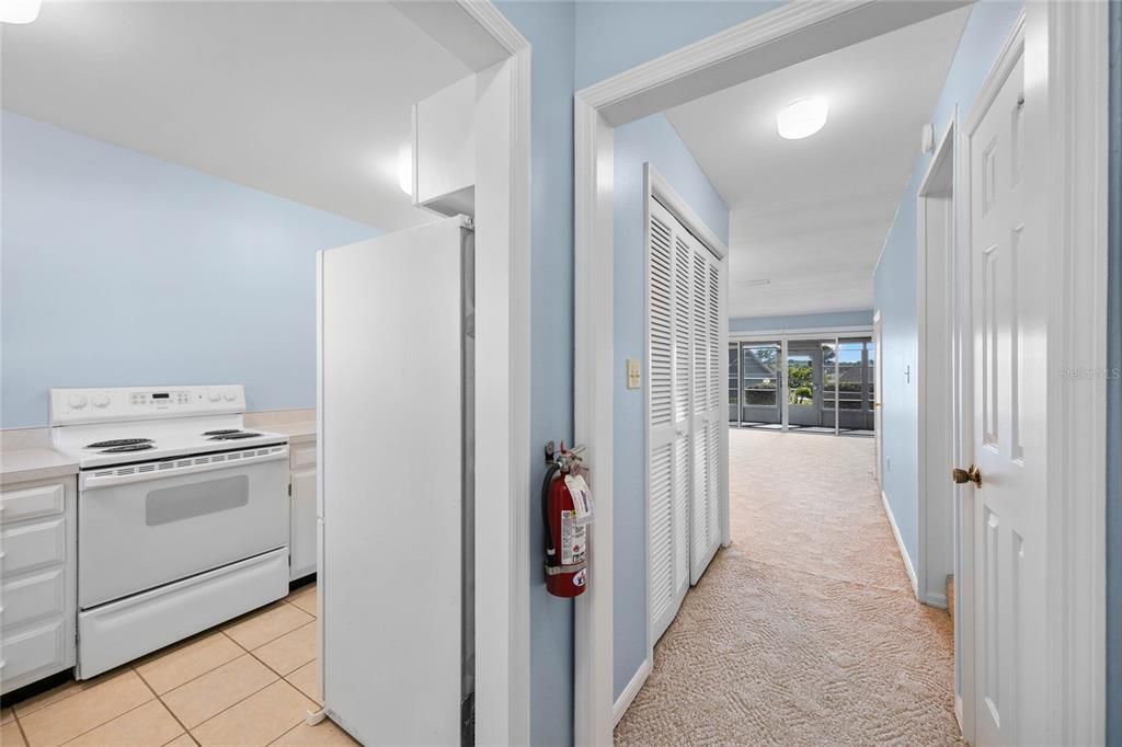For Sale: $165,000 (2 beds, 2 baths, 1096 Square Feet)