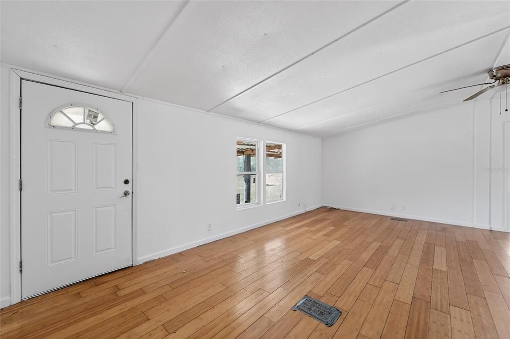 En Venta: $350,000 (3 camas, 2 baños, 1150 Pies cuadrados)