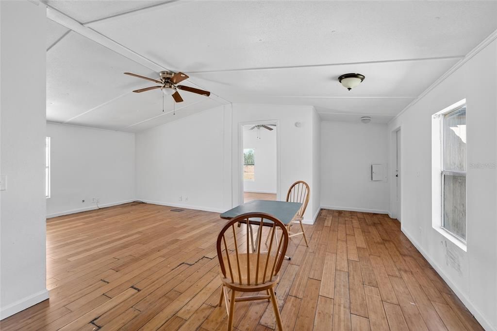 En Venta: $350,000 (3 camas, 2 baños, 1150 Pies cuadrados)