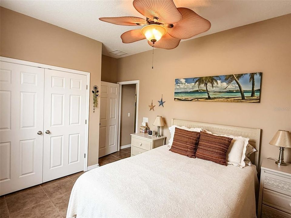 Activo con contrato: $459,900 (4 camas, 3 baños, 2370 Pies cuadrados)
