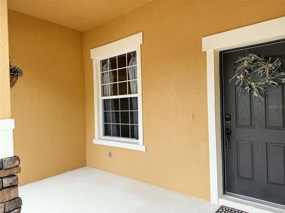 Activo con contrato: $459,900 (4 camas, 3 baños, 2370 Pies cuadrados)